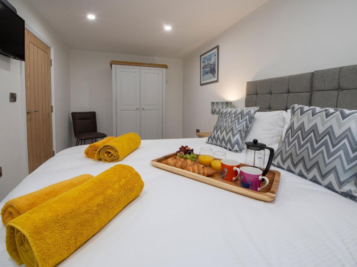 Harbour Sunset Villa Уитби Екстериор снимка
