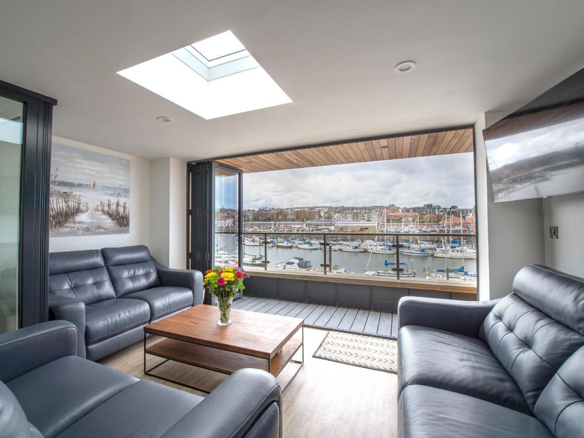 Harbour Sunset Villa Уитби Екстериор снимка