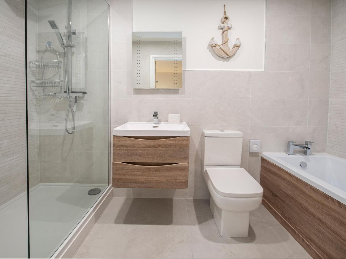 Harbour Sunset Villa Уитби Екстериор снимка